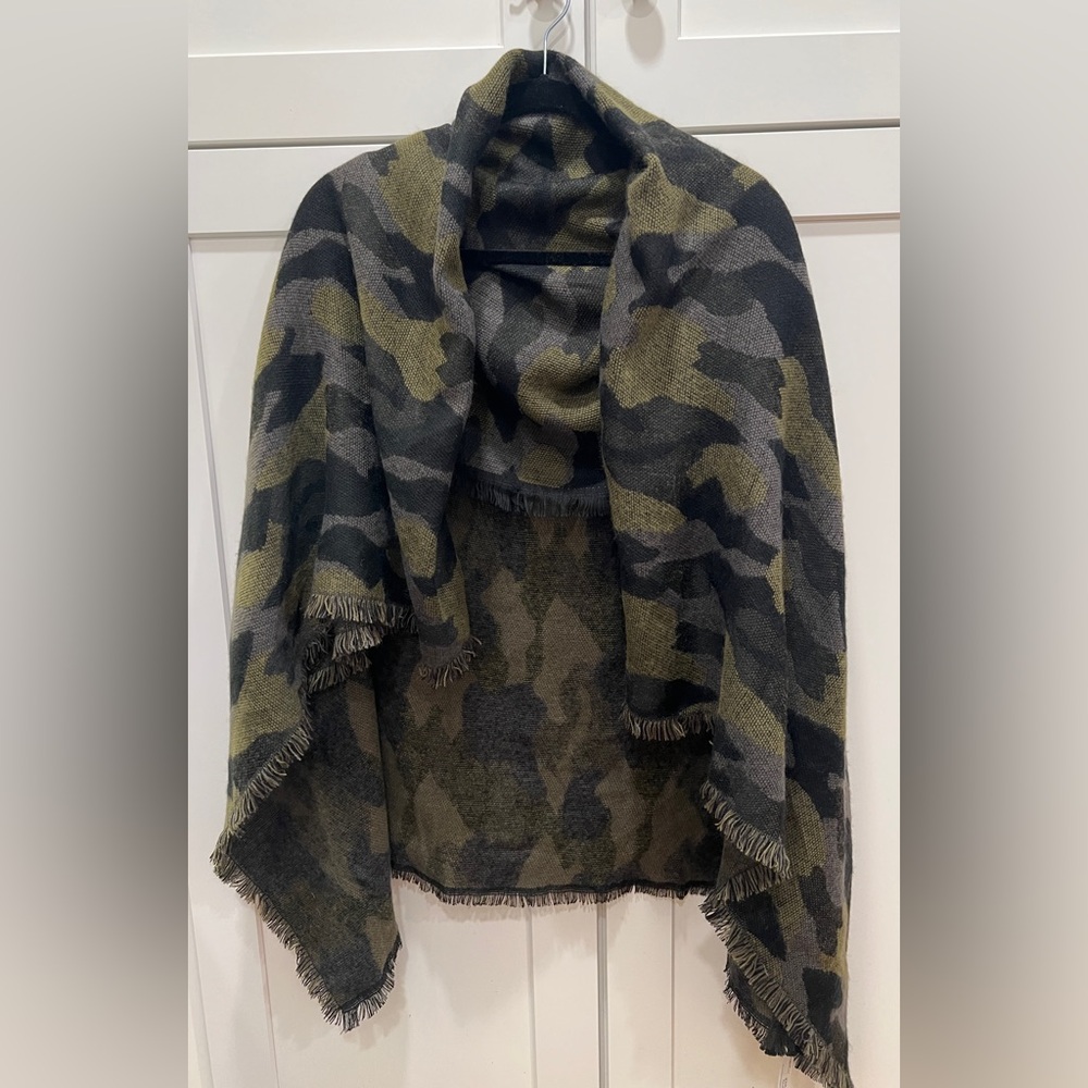 Anthropologie Olive & Black Camo Blanket Scarf - Picture 2 of 10